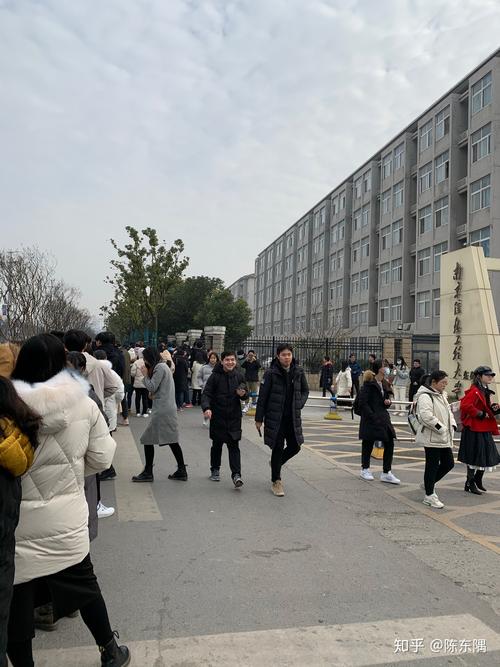 如何看待南京信息工程大学禁止学生点外卖商家校门口免费送外卖一事